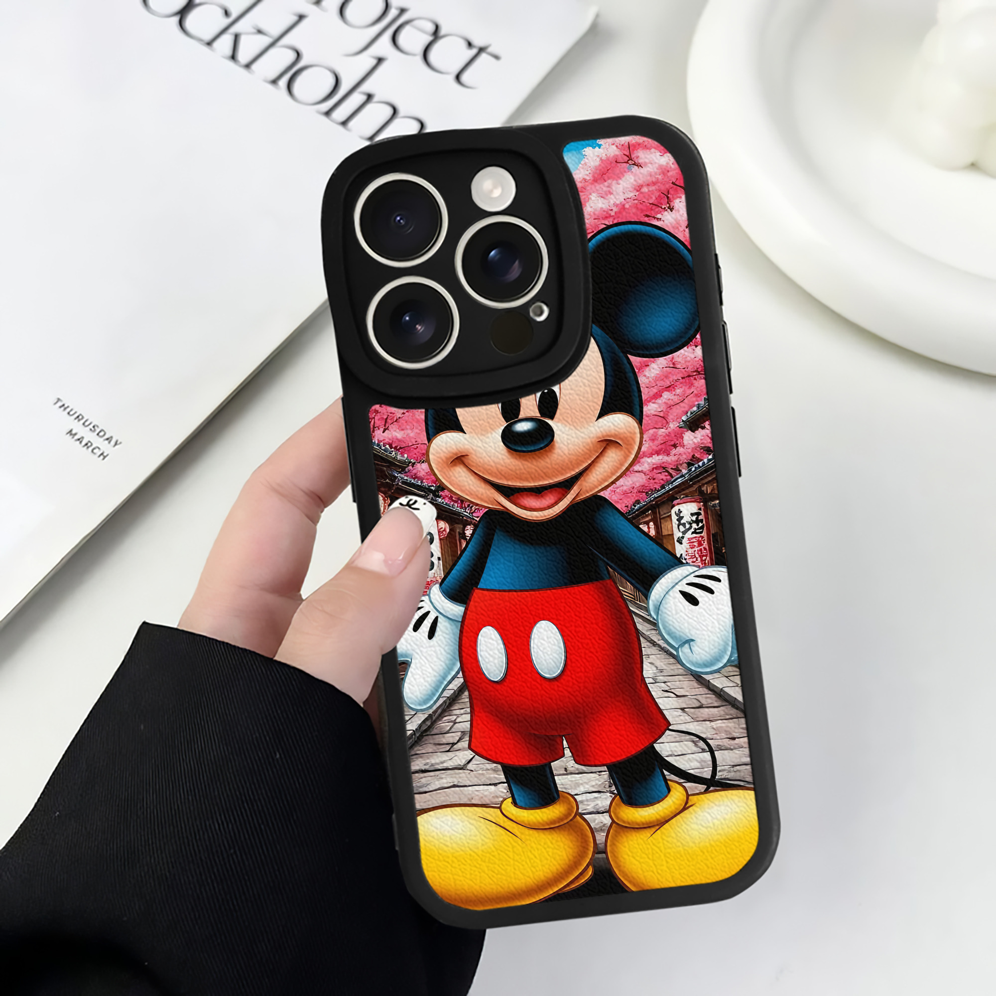 （画像用） ミッキーマウス Mickey Mouse 【iPhone 16シリーズ対応】シリコンスマホケース（レザー調） 材質：シリコン